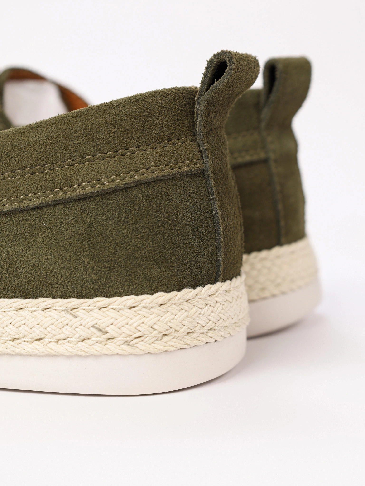 Мокасины зеленого цвета на низкой подошве